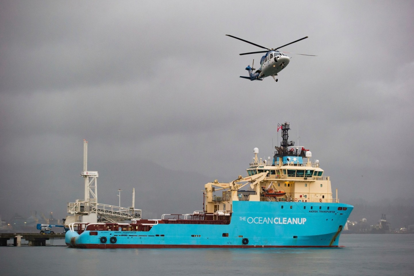 Das Schiff der niederländischen Gruppe «The Ocean Cleanup» ist während eines Zwischenstopps im Hafen von Vancouver zu sehen.