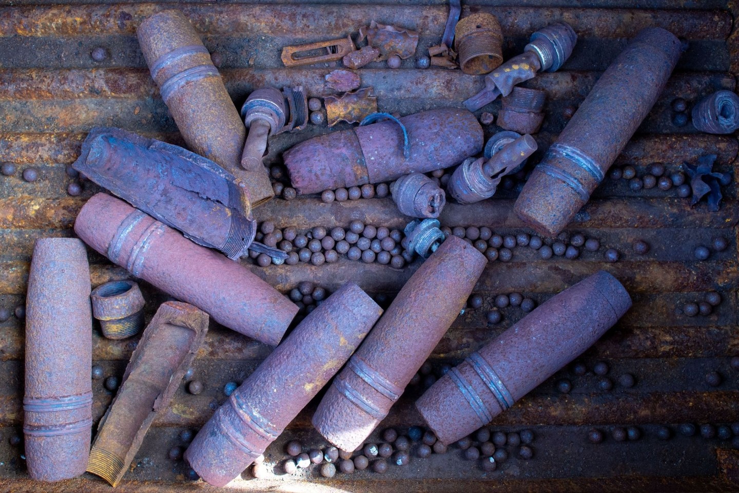 Entschärfte und ausgebrannte Granaten in einem Munitionslager und Zerlegebetrieb in Sachsen-Anhalt (Symbolbild).