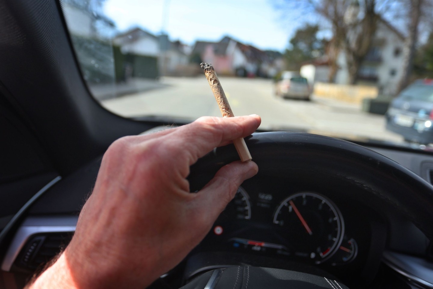 Cannabis am Steuer: Die Polizei in Sachsen-Anhalt will Verkehrskontrollen verstärken.