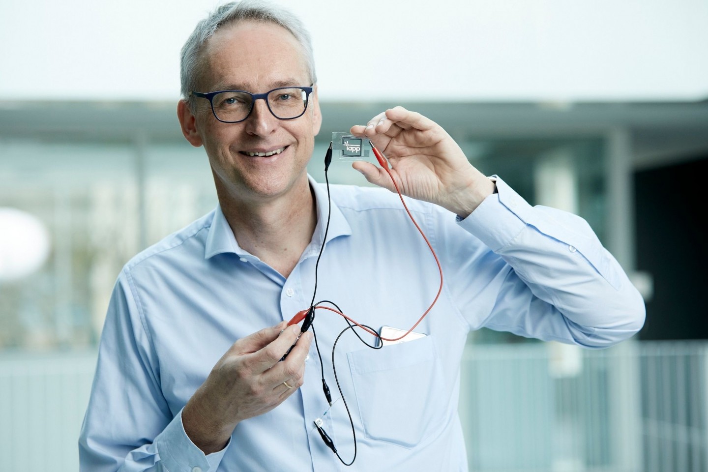 Der Dresdner Physik-Professor Karl Leo ist mit dem Europäischen Erfinderpreis ausgezeichnet worden.