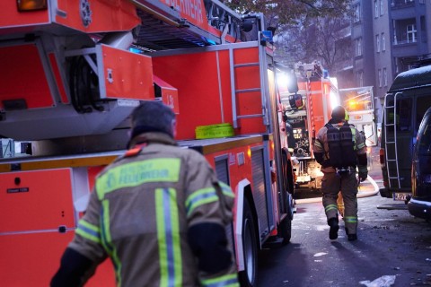 Eine Tote und vier Verletzte bei Brand in Seniorenheim 