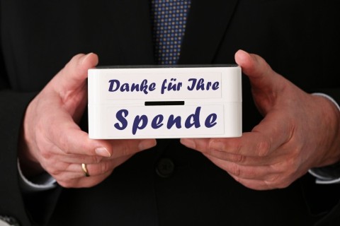 Immer weniger Deutsche spenden klassisch Geld