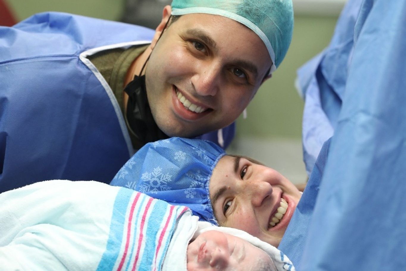 Lian und Ram Cohen nach der Geburt ihres zweiten Kindes – eines Sohnes - am 22.02.2022 um 14.22 Uhr.