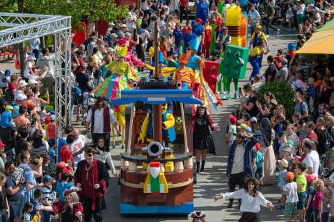 Legoland feiert mit Parade das 20-jährige Bestehen
