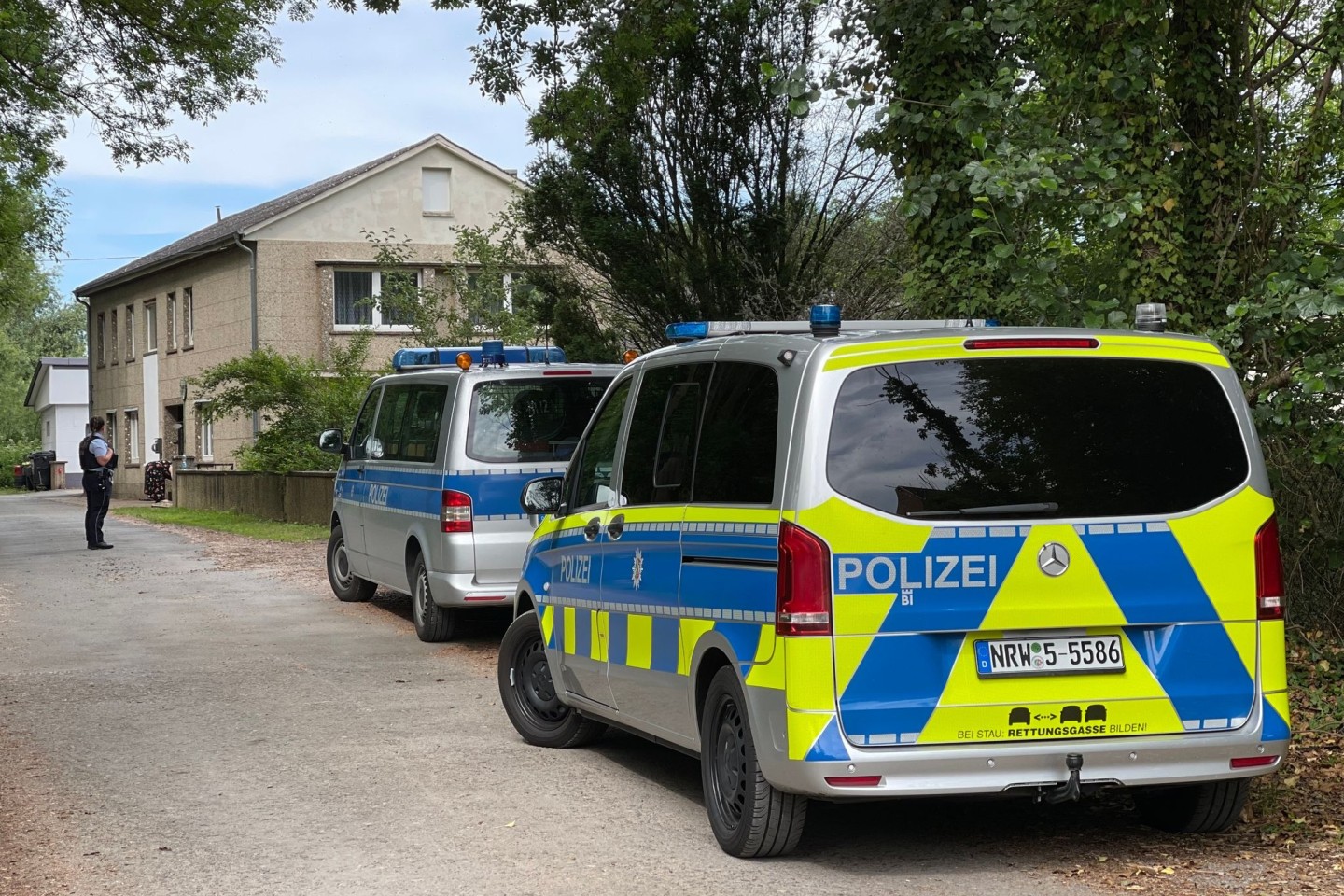 Bei der Fahndung nach einem 36-jährigen Mann im Kreis Lippe zog die Polizei starke Kräfte in Kalletal zusammen.