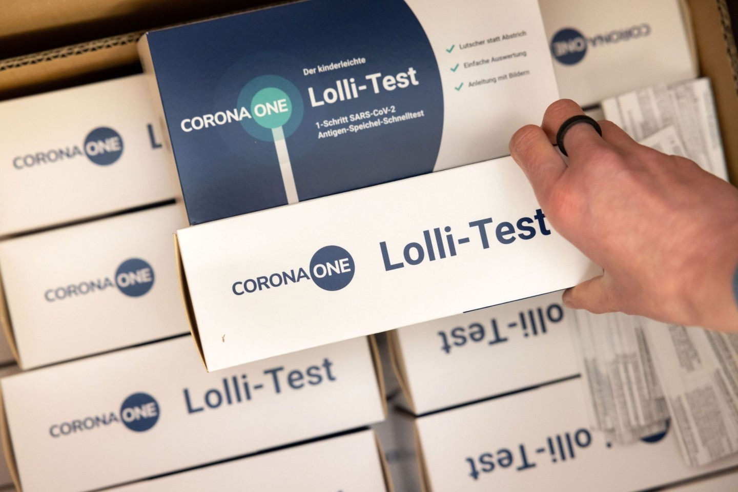 Nach den Sommerferien könnten Lolli-Tests etwa in Schulen vermehrt zum Einsatz kommen.