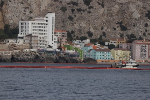 Öl-Abpumpen bleibt größte Sorge nach Havarie vor Gibraltar