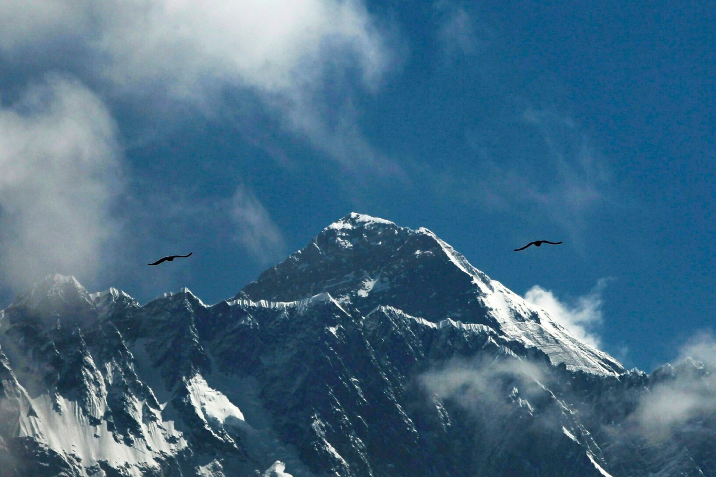 Der Mount Everest ist mit 8848 Metern der höchste Berg der Welt.