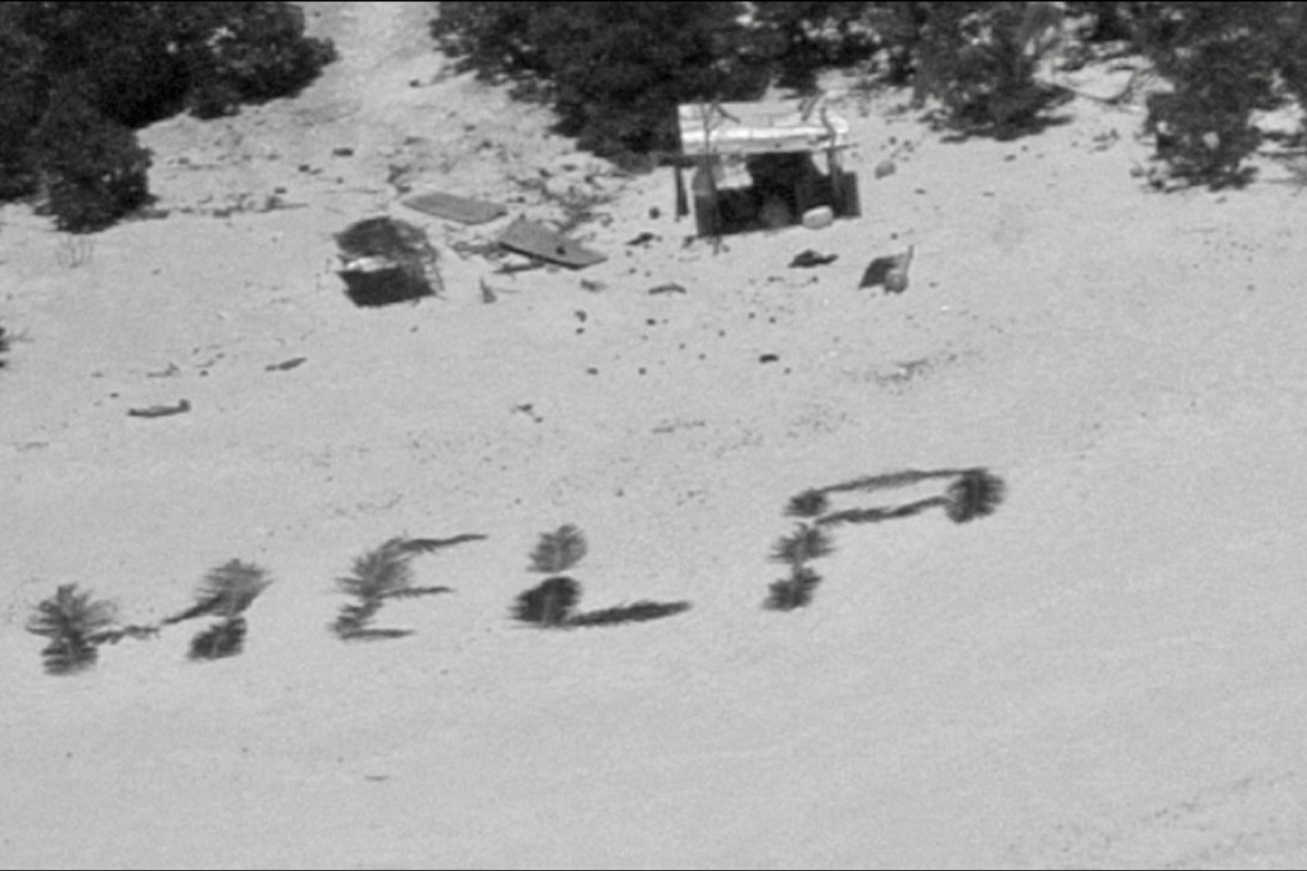 «Bemerkenswertes Zeugnis ihres Willens, gefunden zu werden»: «Help» mit Palmwedeln auf Sand geschrieben.