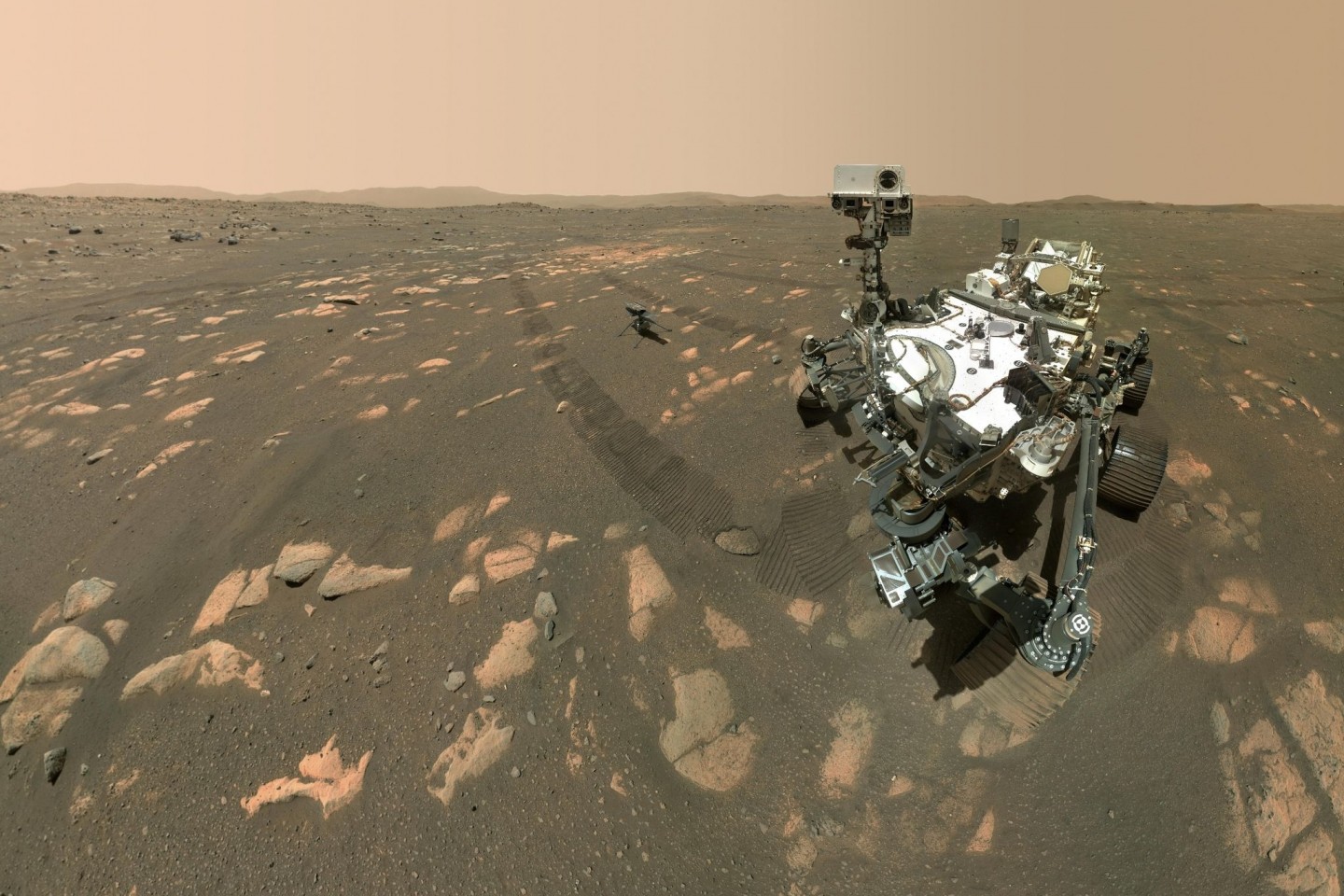 Der US-Rover «Perseverance» und der Mini-Hubschrauber «Ingenuity» auf dem Mars.