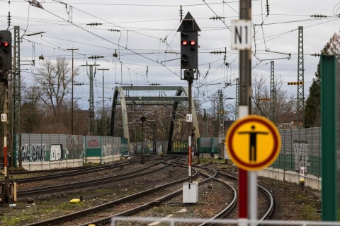 Weltkriegsbombe an Bahnstrecke Karlsruhe-Basel gesprengt