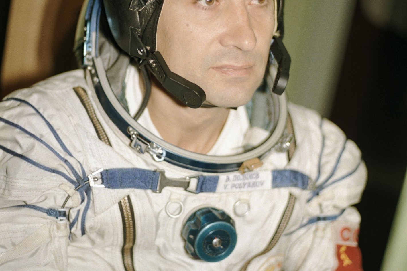 Der Kosmonaut Waleri Poljakow vor dem Start der Sojus TMB im August 1988.