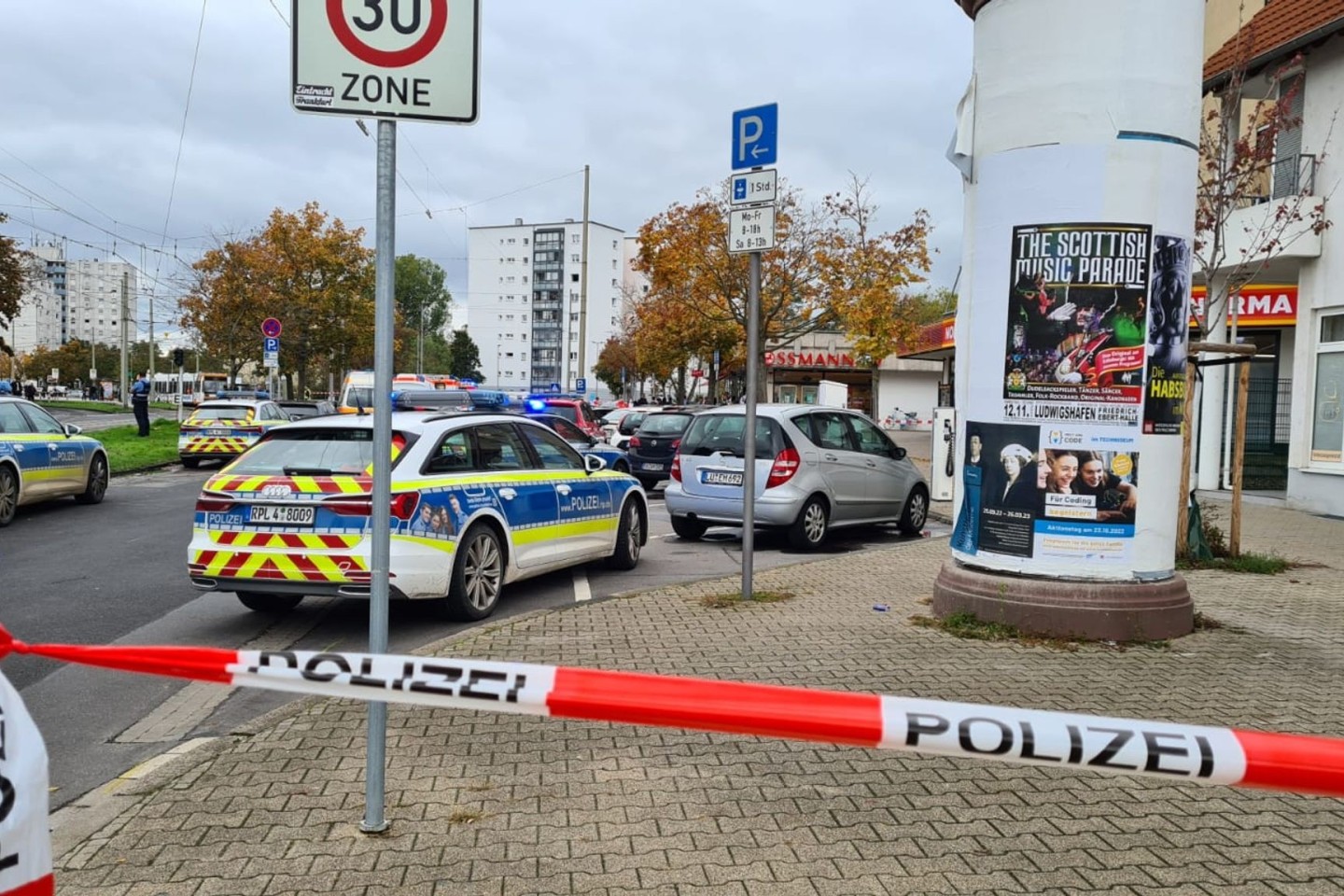 Im Stadteil Oggersheim sind zwei Menschen getötet und ein weiterer schwer verletzt worden.
